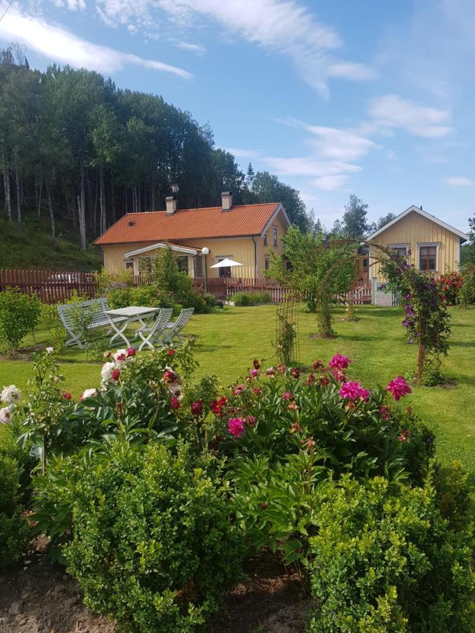 Aengbacka Bed & Breakfast Rejmyre Exterior photo